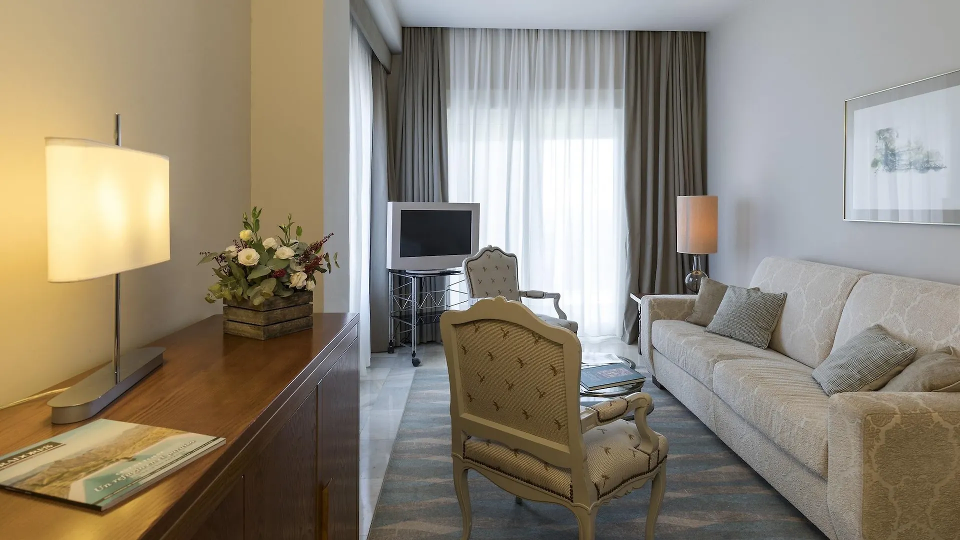 Parador De Cordoba Hotel